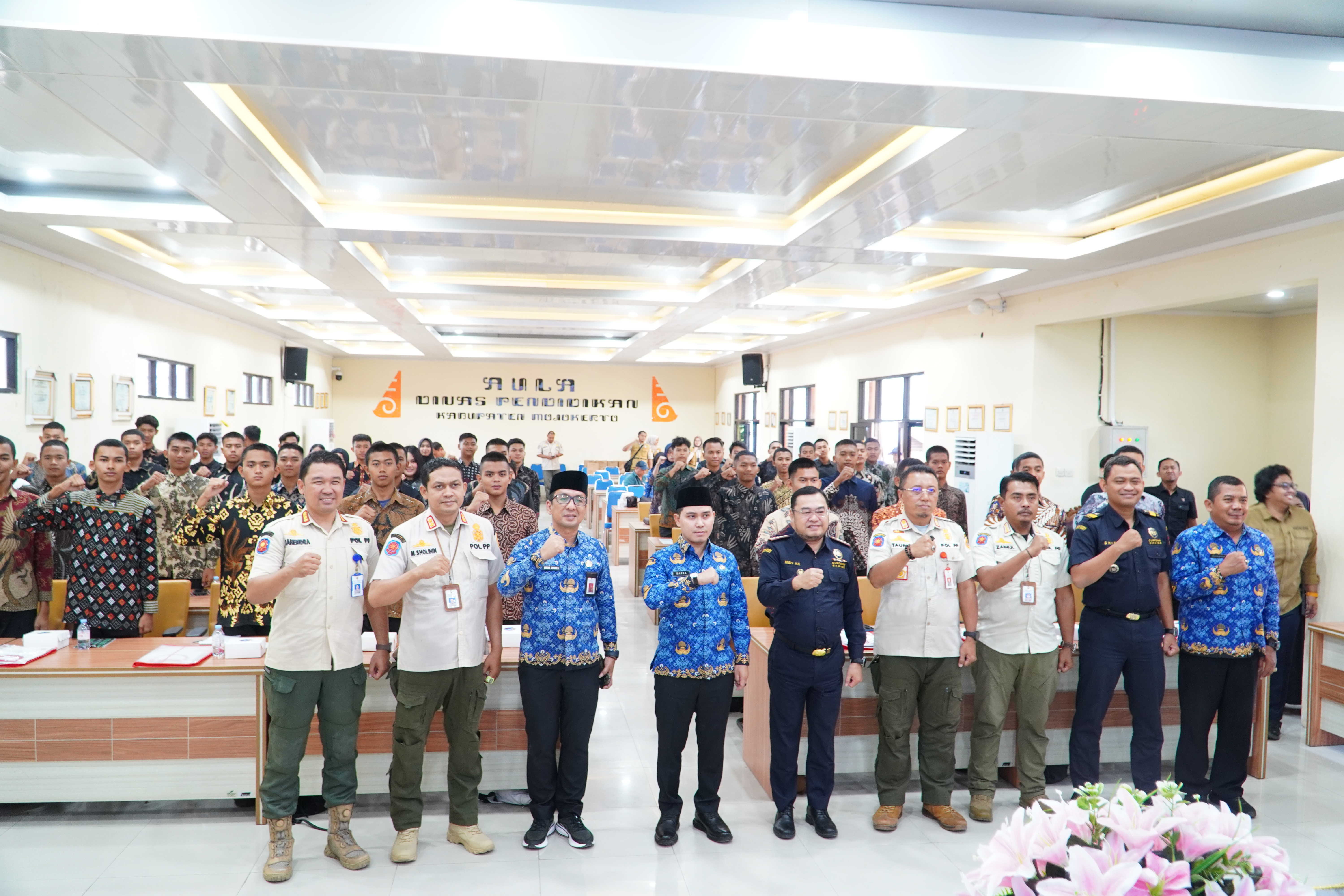 Satpol PP Mojokerto Sosialisasikan Ketentuan Cukai kepada Duta Pancasila Paskibraka